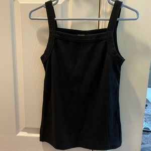 black gap tank top